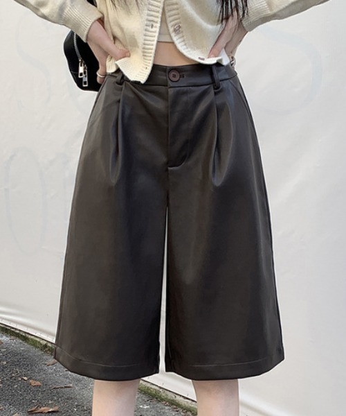 gossip!ロサンゼルス(ゴシップロサンゼルス)の「PUレザー ハーフパンツ(その他パンツ・レディース・ブラック/ブラウン・S/M/L)」の8枚目の写真