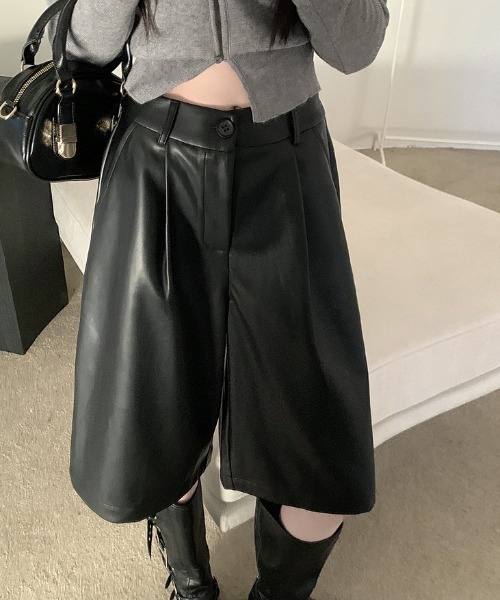 gossip!ロサンゼルス(ゴシップロサンゼルス)の「PUレザー ハーフパンツ(その他パンツ・レディース・ブラック/ブラウン・S/M/L)」の3枚目の写真