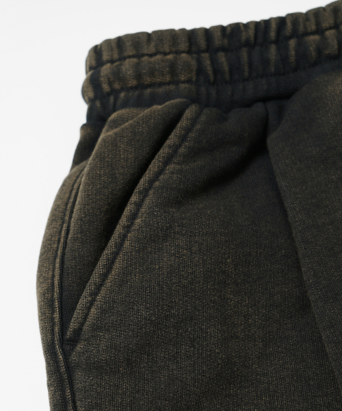 FRIZMWORKS(フリズムワークス)の「POUCH POCKET SWEAT SHORTS _ BLACK BROWN(その他パンツ・メンズ・その他・MEDIUM/LARGE/X-LARGE)」の4枚目の写真