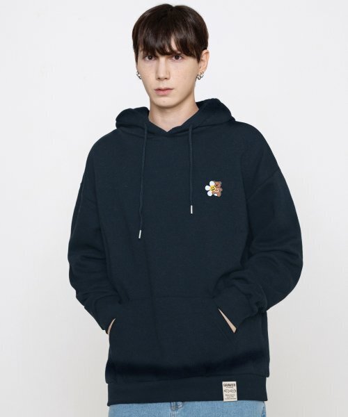 GRAVER（グレーバー）の「[UNISEX]フラワーベア刺繍スマイルフードティー_ネイビー（パーカー・レディース・ネイビー・SMALL/MEDIUM/LARGE/X-LARGE）」の2枚目の写真