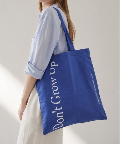 rae（レイ）の「rae ／Bright Print Tote Bag/ブライトプリントトートバッグ（トートバッグ・レディース・ダークブラウン/ブラック/ブルー/レッド/ライトパープル・FREE）」の4枚目の写真
