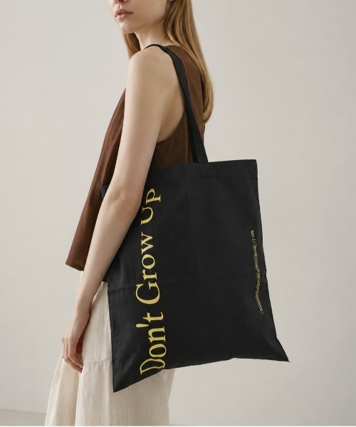 rae（レイ）の「rae ／Bright Print Tote Bag/ブライトプリントトートバッグ（トートバッグ・レディース・ダークブラウン/ブラック/ブルー/レッド/ライトパープル・FREE）」の2枚目の写真