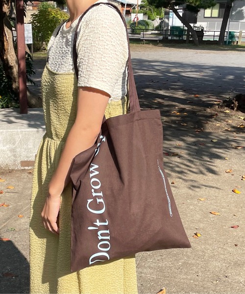 rae（レイ）の「rae ／Bright Print Tote Bag/ブライトプリントトートバッグ（トートバッグ・レディース・ダークブラウン/ブラック/ブルー/レッド/ライトパープル・FREE）」の17枚目の写真