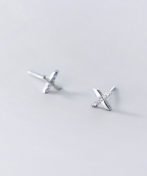 yu-ka(ユーカ)の「YU-KA:クロスデザインミニピアス cross design mini pierce(ピアス(両耳用)・レディース・ゴールド/シルバー・FREE)」の2枚目の写真