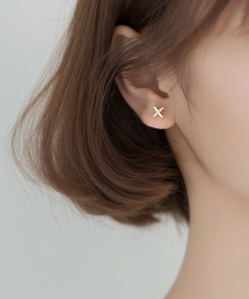 yu-ka(ユーカ)の「YU-KA:クロスデザインミニピアス cross design mini pierce(ピアス(両耳用)・レディース・ゴールド/シルバー・FREE)」の4枚目の写真
