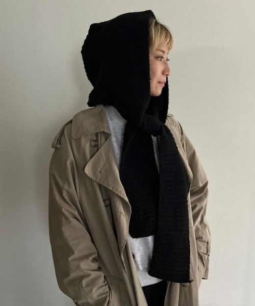Kotoe(コトエ)の「【UNISEX】ワッフルニット フードマフラー(マフラー・レディース・ベージュ/レッド/オフホワイト/ブラウン/ブラック・FREE)」の3枚目の写真