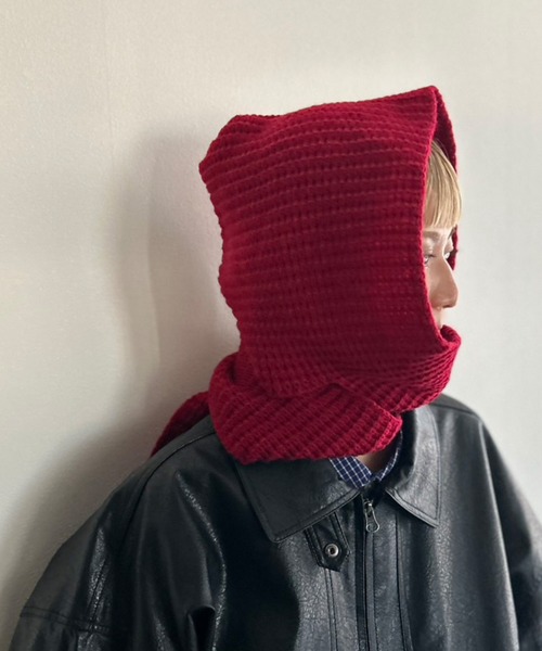 Kotoe(コトエ)の「【UNISEX】ワッフルニット フードマフラー(マフラー・レディース・ベージュ/レッド/オフホワイト/ブラウン/ブラック・FREE)」の6枚目の写真