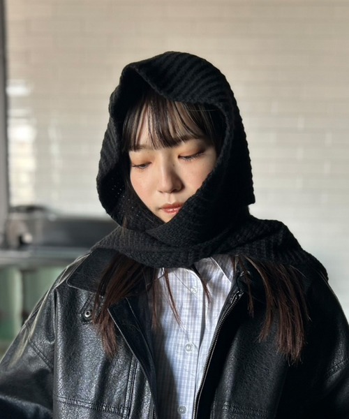 Kotoe(コトエ)の「【UNISEX】ワッフルニット フードマフラー(マフラー・レディース・ベージュ/レッド/オフホワイト/ブラウン/ブラック・FREE)」の11枚目の写真