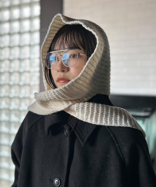 Kotoe(コトエ)の「【UNISEX】ワッフルニット フードマフラー(マフラー・レディース・ベージュ/レッド/オフホワイト/ブラウン/ブラック・FREE)」の17枚目の写真
