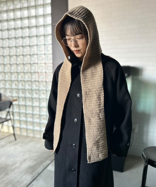 Kotoe(コトエ)の「【UNISEX】ワッフルニット フードマフラー(マフラー・レディース・ベージュ/レッド/オフホワイト/ブラウン/ブラック・FREE)」の10枚目の写真
