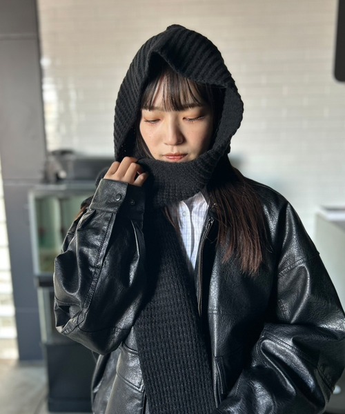 Kotoe(コトエ)の「【UNISEX】ワッフルニット フードマフラー(マフラー・レディース・ベージュ/レッド/オフホワイト/ブラウン/ブラック・FREE)」の12枚目の写真