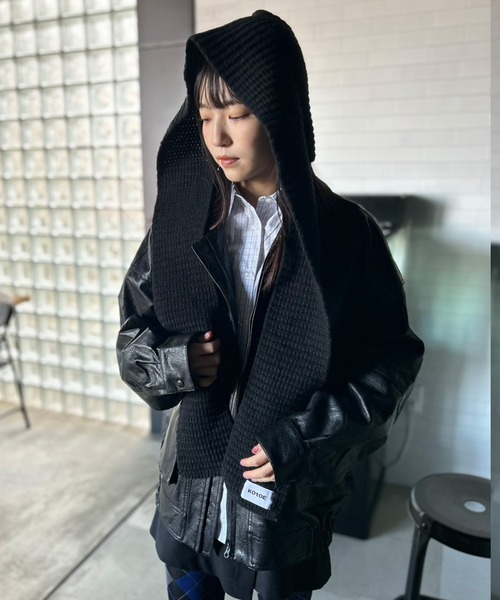 Kotoe(コトエ)の「【UNISEX】ワッフルニット フードマフラー(マフラー・レディース・ベージュ/レッド/オフホワイト/ブラウン/ブラック・FREE)」の15枚目の写真