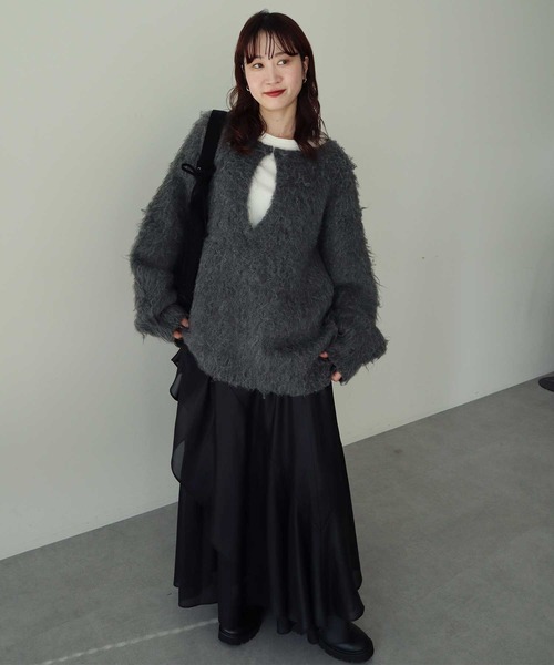 AnriettMusee（アンリエットミュゼ）の「前後2wayキーネックシャギーニット（ニット/セーター・レディース・チャコールグレー/ベージュ/ブラウン/ピンク・FREE）」の5枚目の写真