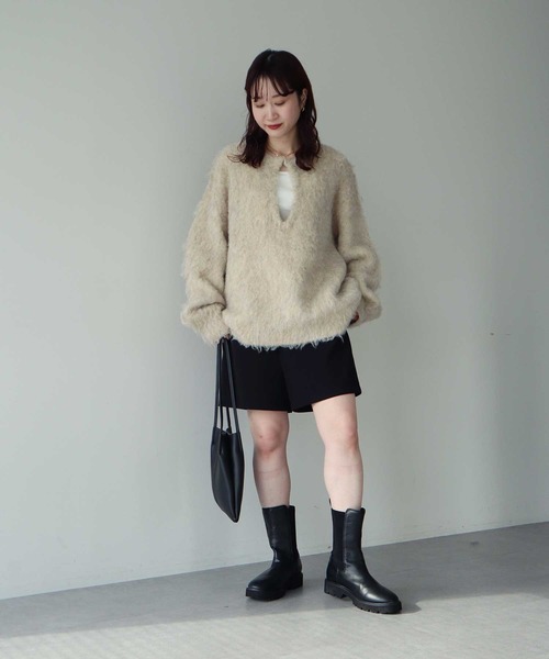 AnriettMusee（アンリエットミュゼ）の「前後2wayキーネックシャギーニット（ニット/セーター・レディース・チャコールグレー/ベージュ/ブラウン/ピンク・FREE）」の12枚目の写真