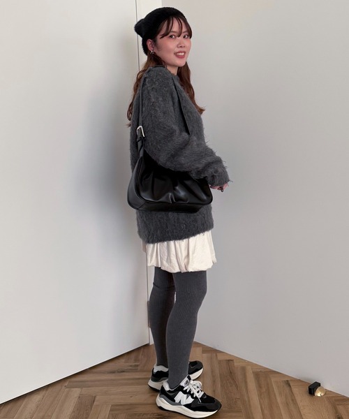 AnriettMusee（アンリエットミュゼ）の「前後2wayキーネックシャギーニット（ニット/セーター・レディース・チャコールグレー/ベージュ/ブラウン/ピンク・FREE）」の10枚目の写真