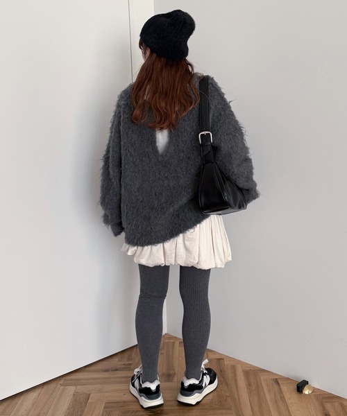 AnriettMusee（アンリエットミュゼ）の「前後2wayキーネックシャギーニット（ニット/セーター・レディース・チャコールグレー/ベージュ/ブラウン/ピンク・FREE）」の11枚目の写真