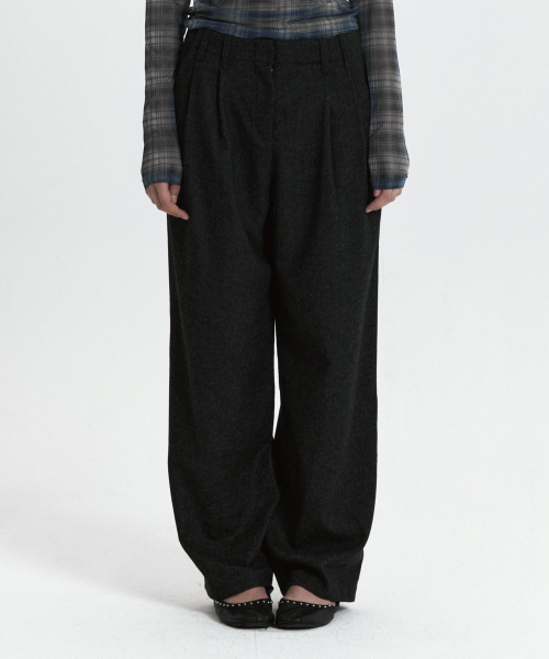CURETTY（キュリティ）の「C DOUBLE LOOP WIDE WOOL SLACKS_CHARCOAL（その他パンツ・レディース・ダークグレー・SMALL/MEDIUM/LARGE）」の3枚目の写真
