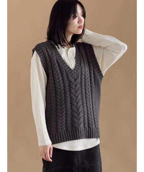sm2rhythm(サマンサモスモスリズム)の「ケーブルニットベスト(ベスト・レディース・ネイビー/オフホワイト/チャコールグレー・F)」の2枚目の写真