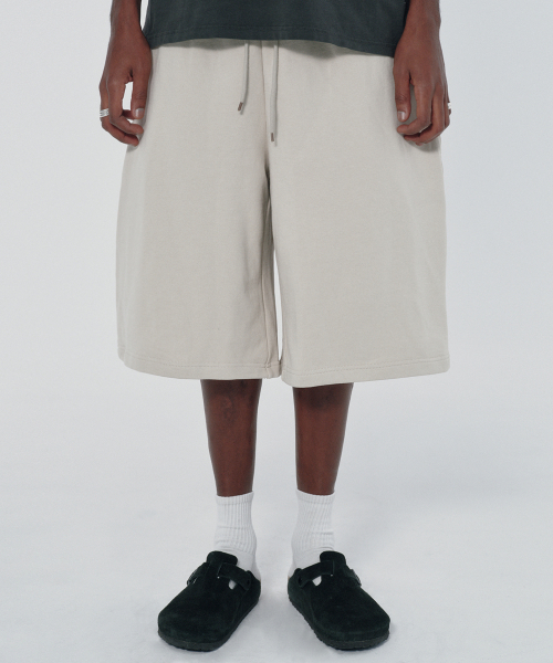 suade（スエード）の「WIDE SWEAT SHORTS [IVORY]（その他パンツ・レディース・その他・SMALL/MEDIUM/LARGE）」の2枚目の写真