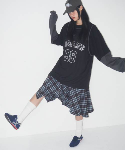 SOME PLACE(サムプレイス)の「99 グラフィックロゴ コットン配色 オーバーサイズ ジャージ ユニフォーム_2COLOR(Tシャツ/カットソー・レディース・ブラック/チャコール・FREE)」の3枚目の写真