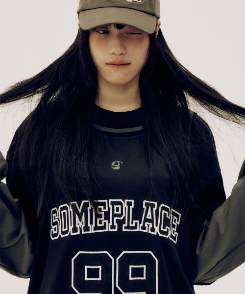 SOME PLACE(サムプレイス)の「99 グラフィックロゴ コットン配色 オーバーサイズ ジャージ ユニフォーム_2COLOR(Tシャツ/カットソー・レディース・ブラック/チャコール・FREE)」の7枚目の写真