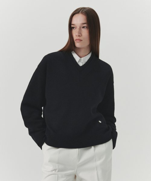 LEVAR(レバー)の「Double V-Neck Knit - Black(ニット/セーター・レディース・ブラック・FREE)」の1枚目の写真