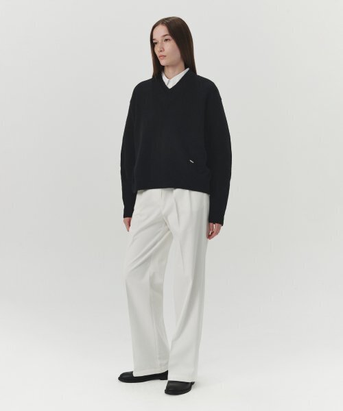 LEVAR(レバー)の「Double V-Neck Knit - Black(ニット/セーター・レディース・ブラック・FREE)」の3枚目の写真