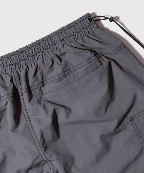 WMC(ダブリューエムシー)の「リップストップジッパーカーゴパンツ_CHARCOAL GREY(スウェットパンツ・レディース・ダークグレー・30(M)/32(L))」の7枚目の写真