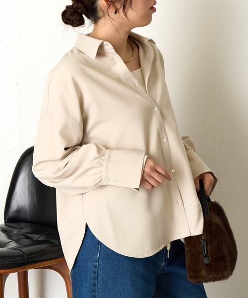 Jena espace merveilleux(ジェナ エスパスメルヴェイユ)の「【春まで着れる】バックダブルタックシャツ(シャツ/ブラウス・レディース・イエロー/オフホワイト/ベージュ・FREE)」の3枚目の写真