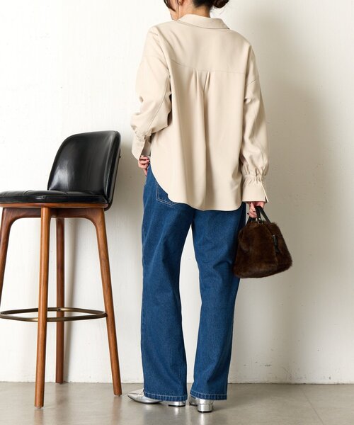 Jena espace merveilleux(ジェナ エスパスメルヴェイユ)の「【春まで着れる】バックダブルタックシャツ(シャツ/ブラウス・レディース・イエロー/オフホワイト/ベージュ・FREE)」の16枚目の写真