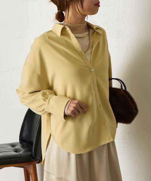 Jena espace merveilleux(ジェナ エスパスメルヴェイユ)の「【春まで着れる】バックダブルタックシャツ(シャツ/ブラウス・レディース・イエロー/オフホワイト/ベージュ・FREE)」の5枚目の写真