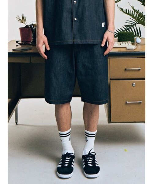 CONTEMENT(コンテメント)の「LYOCELL DENIM LOOSE FIT SHORTS(その他パンツ・メンズ・ダークネイビー・MEDIUM/LARGE/X-LARGE)」の1枚目の写真