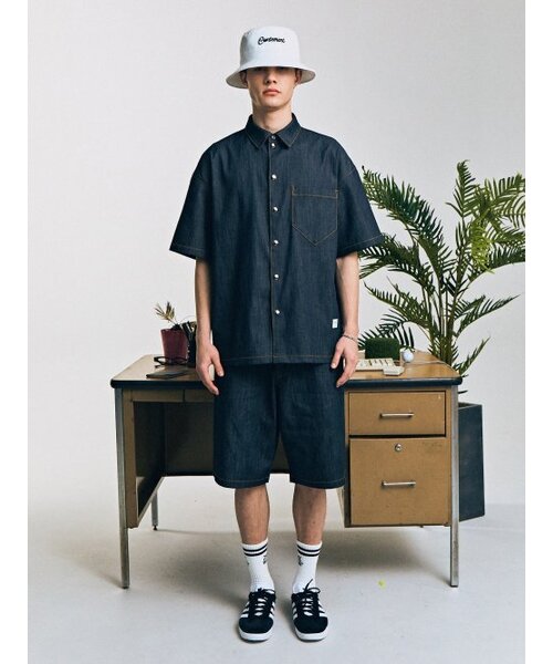 CONTEMENT(コンテメント)の「LYOCELL DENIM LOOSE FIT SHORTS(その他パンツ・メンズ・ダークネイビー・MEDIUM/LARGE/X-LARGE)」の2枚目の写真