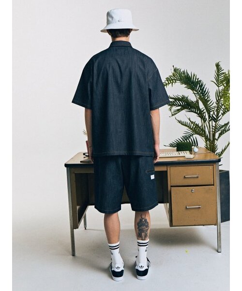 CONTEMENT(コンテメント)の「LYOCELL DENIM LOOSE FIT SHORTS(その他パンツ・メンズ・ダークネイビー・MEDIUM/LARGE/X-LARGE)」の4枚目の写真