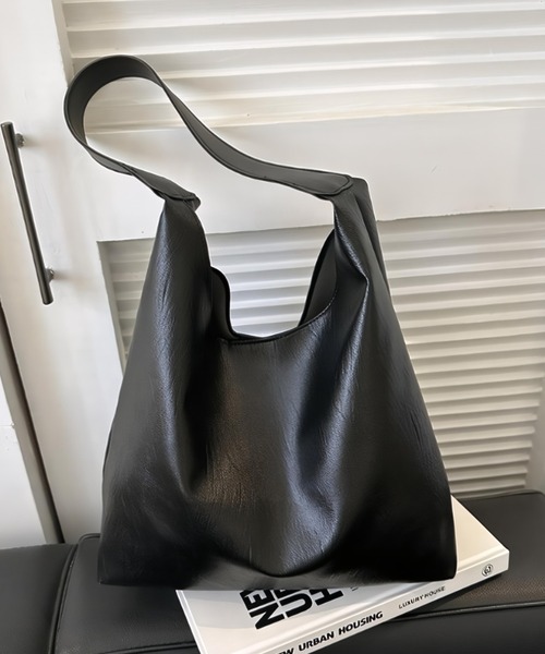 WYZ wear(ダブリューワイジィーウェア)の「フェイクレザーワンショルダートートバッグ/A4サイズ対応(ショルダーバッグ・メンズ・ブラック/ダークブラウン・FREE)」の2枚目の写真