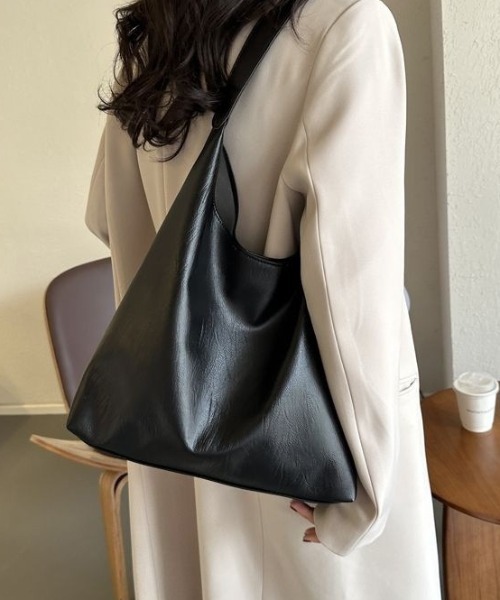 WYZ wear(ダブリューワイジィーウェア)の「フェイクレザーワンショルダートートバッグ/A4サイズ対応(ショルダーバッグ・メンズ・ブラック/ダークブラウン・FREE)」の3枚目の写真