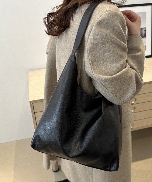 WYZ wear(ダブリューワイジィーウェア)の「フェイクレザーワンショルダートートバッグ/A4サイズ対応(ショルダーバッグ・メンズ・ブラック/ダークブラウン・FREE)」の9枚目の写真
