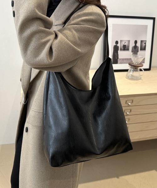 WYZ wear(ダブリューワイジィーウェア)の「フェイクレザーワンショルダートートバッグ/A4サイズ対応(ショルダーバッグ・メンズ・ブラック/ダークブラウン・FREE)」の10枚目の写真