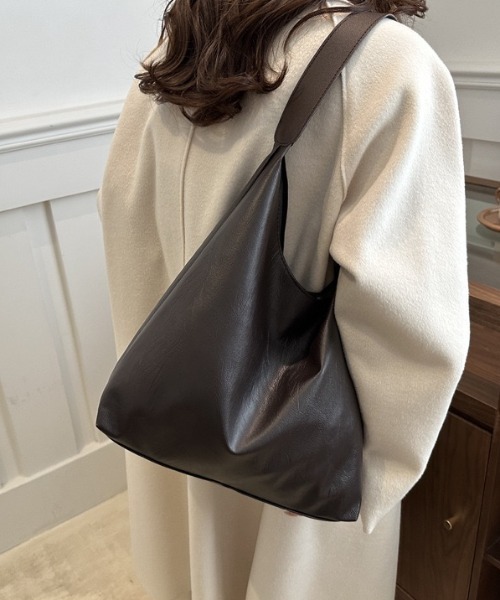 WYZ wear(ダブリューワイジィーウェア)の「フェイクレザーワンショルダートートバッグ/A4サイズ対応(ショルダーバッグ・メンズ・ブラック/ダークブラウン・FREE)」の15枚目の写真