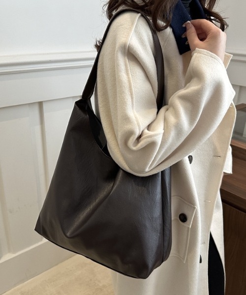 WYZ wear(ダブリューワイジィーウェア)の「フェイクレザーワンショルダートートバッグ/A4サイズ対応(ショルダーバッグ・メンズ・ブラック/ダークブラウン・FREE)」の16枚目の写真