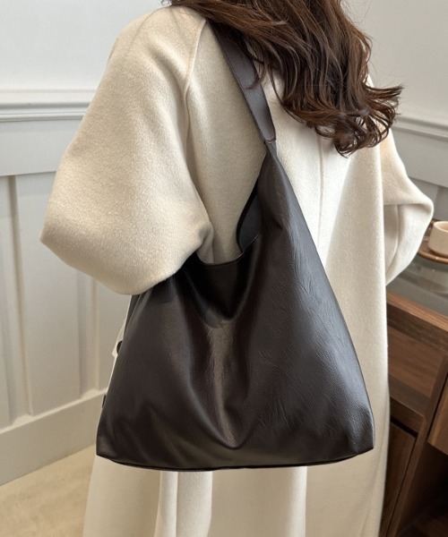 WYZ wear(ダブリューワイジィーウェア)の「フェイクレザーワンショルダートートバッグ/A4サイズ対応(ショルダーバッグ・メンズ・ブラック/ダークブラウン・FREE)」の17枚目の写真
