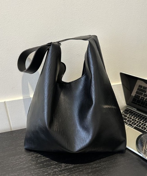 WYZ wear(ダブリューワイジィーウェア)の「フェイクレザーワンショルダートートバッグ/A4サイズ対応(ショルダーバッグ・メンズ・ブラック/ダークブラウン・FREE)」の20枚目の写真