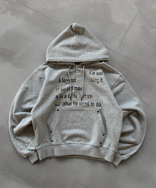 kutir(クティール)の「ASSORT HENLEY NECK EYELET DESIGN PARKA/アソートヘンリーネックハトメデザインパーカー(パーカー・メンズ・ブラック/杢グレー/ネイビー/ブラウン・LARGE/MEDIUM)」の2枚目の写真