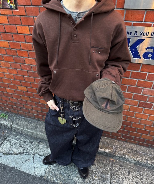 kutir(クティール)の「ASSORT HENLEY NECK EYELET DESIGN PARKA/アソートヘンリーネックハトメデザインパーカー(パーカー・メンズ・ブラック/杢グレー/ネイビー/ブラウン・LARGE/MEDIUM)」の11枚目の写真