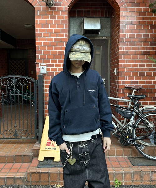 kutir(クティール)の「ASSORT HENLEY NECK EYELET DESIGN PARKA/アソートヘンリーネックハトメデザインパーカー(パーカー・メンズ・ブラック/杢グレー/ネイビー/ブラウン・LARGE/MEDIUM)」の12枚目の写真