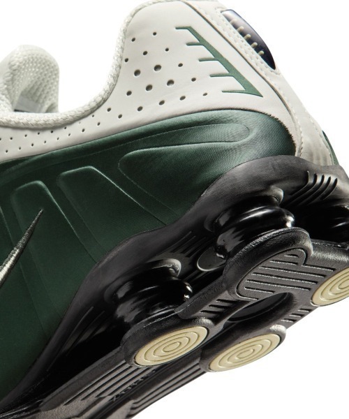 NIKE（ナイキ）の「NIKE Shox R4（ナイキ ショックス R4）（スニーカー・メンズ・グリーン系・25cm/25.5cm/26cm/26.5cm/27cm/27.5cm/28cm/29cm/28.5cm）」の4枚目の写真