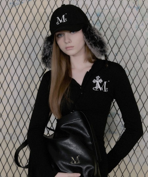 MUCENT(ムセント)の「A'GEM/9 × .kom 『MUCENT/ムセント』SIGNATURE EARFLAP BALL CAPシグネチャーイヤーフラップボールキャップ(キャップ・レディース・ブラック・FREE)」の5枚目の写真