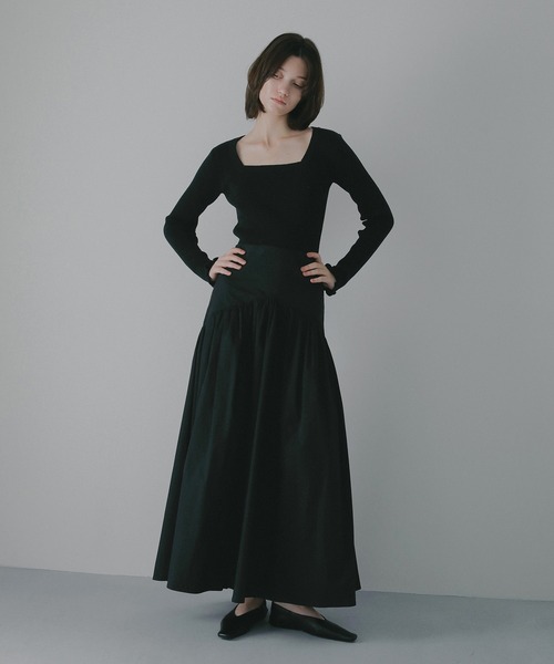 MANOF(マノフ)の「HIGH WAIST TIERED SKIRT(スカート・レディース・ブラック/ホワイト・S/M)」の4枚目の写真
