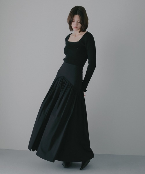 MANOF(マノフ)の「HIGH WAIST TIERED SKIRT(スカート・レディース・ブラック/ホワイト・S/M)」の5枚目の写真