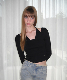 HALTER SLIT KNIT PULLOVER [BLACK]